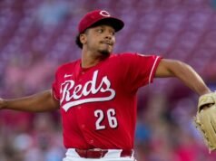 Os Reds recorrem ao confiável Chase Burns na revanche contra os Phillies.