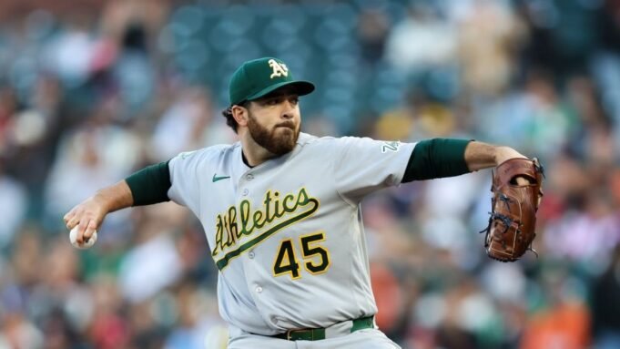 Aaron Civale, DFA RHP de A, supostamente chama o prospecto Tommy White. Aaron Civale, DFA RHP de A, supostamente chama o prospecto Tommy White.