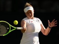 Barbora Krejcikova supera a esperançosa cidade natal Maria Sakari pelo título de Atenas.