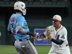 Adrian Del Castillo acertou um home run de 3 corridas para liderar os Diamondbacks na ultrapassagem dos Brewers.