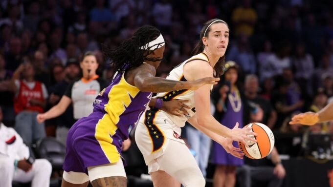 Nneka Ogwumike leva Rae Burrell Sparks à vitória sobre Fever.