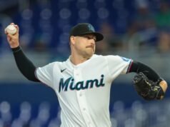 Johnson planejou um retorno para ajudar os Marlins a superar os Mariners em sua 6ª vitória consecutiva.