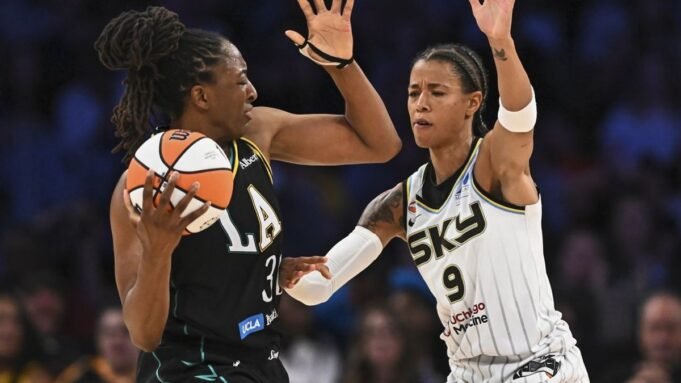 A grande noite de Nneka Ogwumike levanta faíscas no céu.