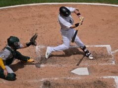 Cinco arremessadores do White Sox encontram os A’s vazios.
