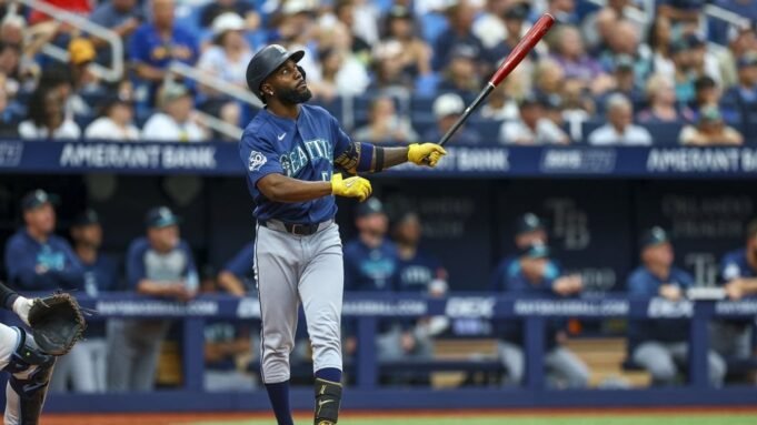 Os Mariners venceram os Rays, evitando uma estadia sem vitórias na Flórida.