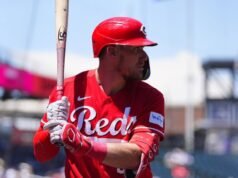 Com o prazo de negociação se aproximando, os Reds voltaram sua atenção para os Mariners.