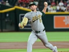 Uma entrada de três corridas impulsionou o Atletismo à frente do anfitrião Diamondbacks.