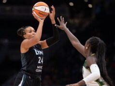 Napheesa Collier marcou 24 pontos em sua estreia na temporada, quando o Lynx derrotou o Storm.