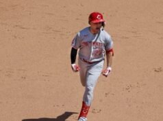 O RH de Sal Stewart ajuda os Reds a vencer os Mariners.