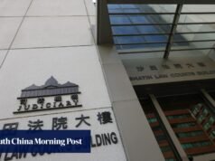 Ex-promotor principal no tribunal de Hong Kong por ferir um homem enquanto dirigia sob a influência de álcool