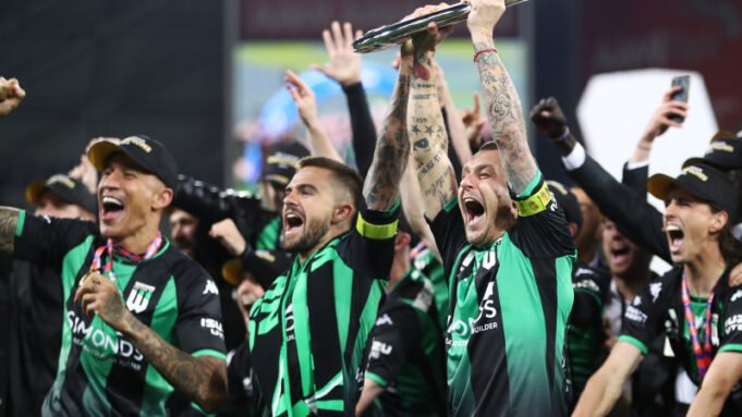 O magnata imobiliário Harry Stamoulis saiu para comprar o clube da A-League O magnata imobiliário Harry Stamoulis saiu para comprar o clube da A-League