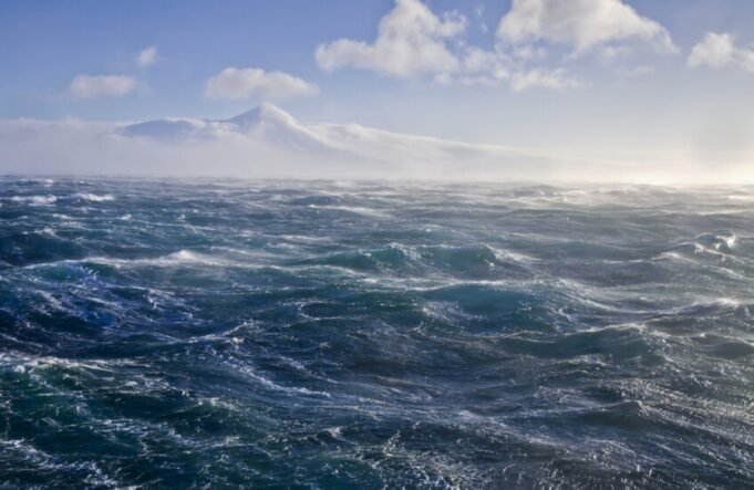 As alterações climáticas estão a aquecer a superfície dos oceanos As alterações climáticas estão a aquecer a superfície dos oceanos