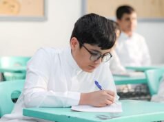 Proibição de currículos e políticas não comprovados em todas as escolas