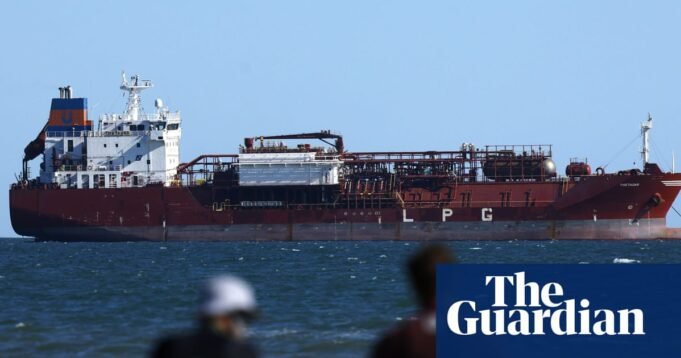 Preços do petróleo sobem acentuadamente após o Irão lançar ataques a petroleiros perto do Estreito de Ormuz | Guerra EUA-Israel contra o Irã