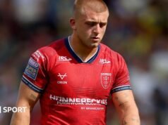 Mikey Lewis: Segundo tempo do Hull KR recebe suspensão de quatro partidas