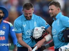 Inglaterra x Índia: Jovens batedores estão aprendendo no trabalho no críquete ODI, diz Joe Root