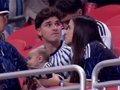 Os futebolistas argentinos comemoraram a vitória contra o Egito com suas famílias e um ex-futebolista desabou no ar ao ver as fotos