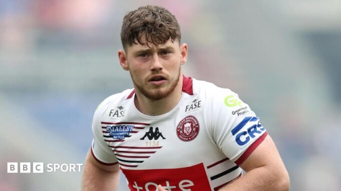 O trio do Wigan Warriors, Jack Farrimond, Junior Nzemba e Nathan Lowe, estão afastados dos gramados devido a lesões nos tendões da coxa.
