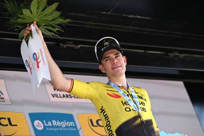Wout van Aert se prepara para o retorno com um passeio de cascalho de seis horas no Stelvio depois de perder o Tour de France