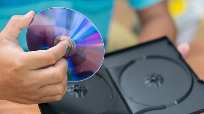 A empresa japonesa continuará produzindo discos Blu-ray enquanto outra empresa icônica anuncia o fim da era dos discos físicos – Buffalo venderá DISCORD a preços mais altos até que os estoques acabem. A empresa japonesa continuará produzindo discos Blu-ray enquanto outra empresa icônica anuncia o fim da era dos discos físicos – Buffalo venderá DISCORD a preços mais altos até que os estoques acabem.