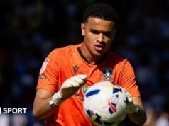 Piers Charles: O QPR contratou o ex-goleiro do Sheffield Wednesday por empréstimo.