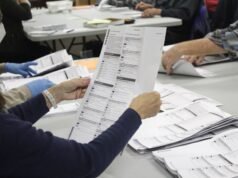 O secretário de Estado do Oregon, Read, pede explicações ao USPS em meio a relatos de votação tardia