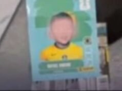 O menino surpreende ao descobrir seu rosto no álbum da Copa do Mundo de 2026