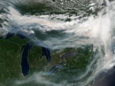 Fumaça de incêndios florestais devastadores no Canadá, visível da foto do espaço de 17 de julho de 2026