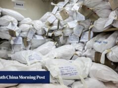 Os traficantes de drogas estão usando as redes sociais para contratar funcionários de companhias aéreas tailandesas como mensageiros.