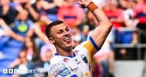 Ash Handley: O capitão do Leeds Rhinos descansou três semanas após a cirurgia