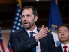 Democratas blasfemam contra a corrupção após revelações financeiras de Trump
