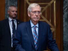 O jornal da cidade natal de Mitch McConnell publica um relatório contundente sobre ‘pré-morte’
