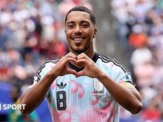 O Man Utd contratou Youri Tielemans do Aston Villa por um contrato de cinco anos.