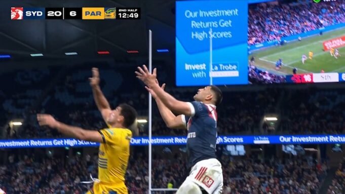 Tupou marca três gols em seu 300º jogo da NRL