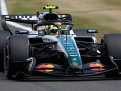 O infortúnio da McLaren continuou quando Norris bateu com uma penalidade de 10º lugar no grid