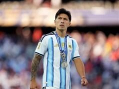 “A queda dos grandes é a felicidade dos medíocres”