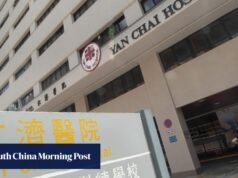 Um motorista de táxi de Hong Kong morreu após bater em uma grade em Hsien Wan.