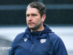 UEFA Conference League: Higgins, técnico do Coleraine, revela problemas defensivos na derrota do HJK