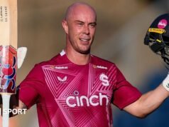 T20 BLAST: O século de Chris Lynn ajuda Northamptonshire a chegar às quartas de final