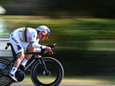 Evenepoel vence Pogacar por segundos na etapa 16 do Tour de France.