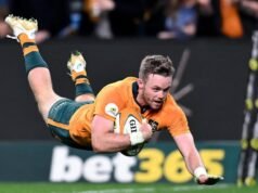 Uma pequena margem separa os Wallabies enquanto os teares baixos de 10 anos