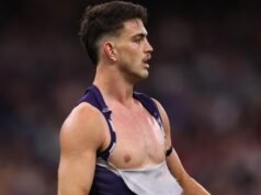 O fabricante de jumpers Fremantle Dockers, Sikkim, ‘investiga’ os jumpers Pete Voss por falha no envoltório