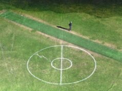 Conselhos reavaliam a segurança dos postigos de críquete sintéticos em ovais de futebol comunitário