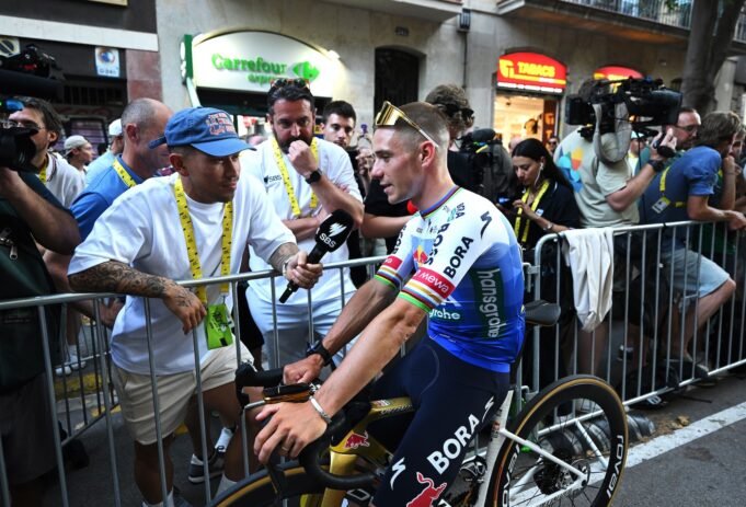 ‘Sempre gostei de assistir aos sprints’ – Caleb Ewan analisa os sprints do Tour de France em Bordéus.