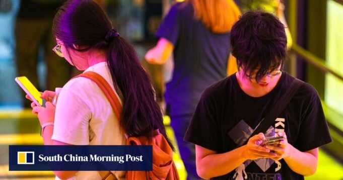 Pesquisa de Hong Kong mostra que a Geração Z não subestima o impacto das mídias sociais na solidão Pesquisa de Hong Kong mostra que a Geração Z não subestima o impacto das mídias sociais na solidão