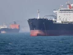 Militares dos EUA atacam o Irã em retaliação aos ataques a navios civis no Estreito de Ormuz