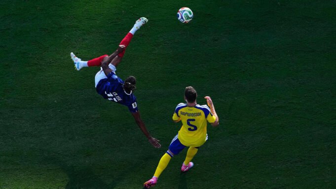 ‘Bom de assistir’: fãs mundiais abraçam Les Bleus quando Deschamps finalmente quebra ‘Bom de assistir’: fãs mundiais abraçam Les Bleus quando Deschamps finalmente quebra