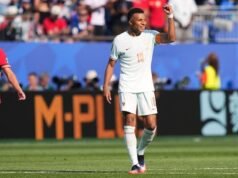 A França garantiu as semifinais da Copa do Mundo com uma vitória sobre o Marrocos graças a Mbappe e Dembele.