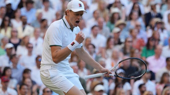 Jannik Sinner venceu Alexander Zverev e conquistou o segundo título consecutivo de Wimbledon. Jannik Sinner venceu Alexander Zverev e conquistou o segundo título consecutivo de Wimbledon.