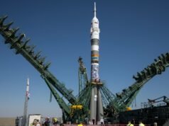 Cosmonautas continuam a tradição russa com um anúncio de bebida energética a bordo de um foguete Soyuz